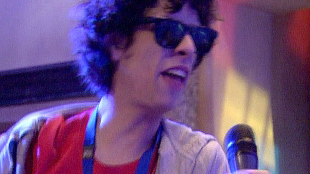 Chema organiza un concurso de rap