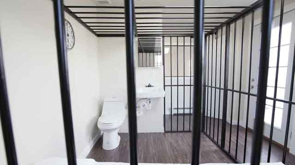 Un artista chino alquila su obra de arte para poder dormir