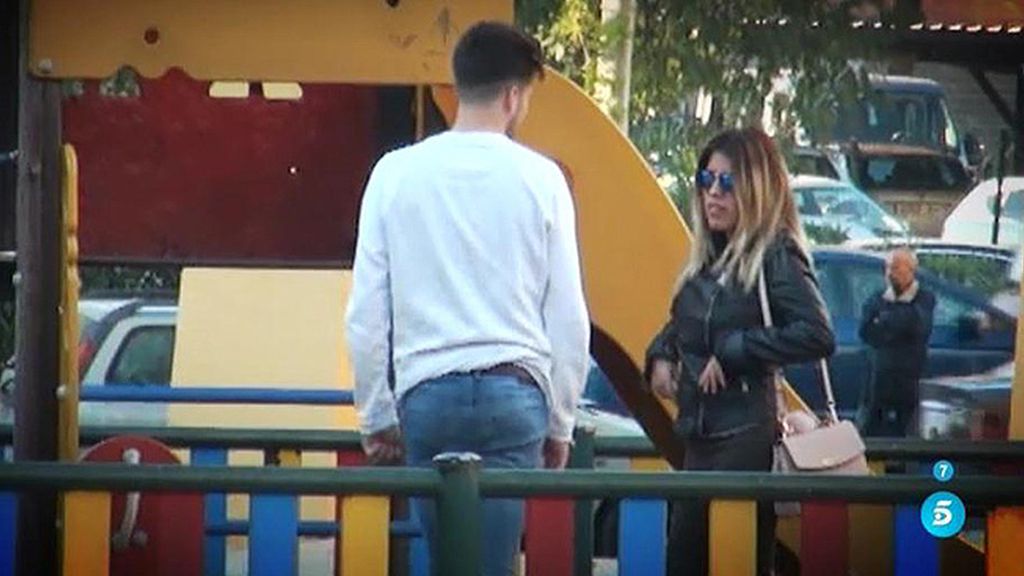 Alejandro Albalá y Chabelita, en el parque con Albertito