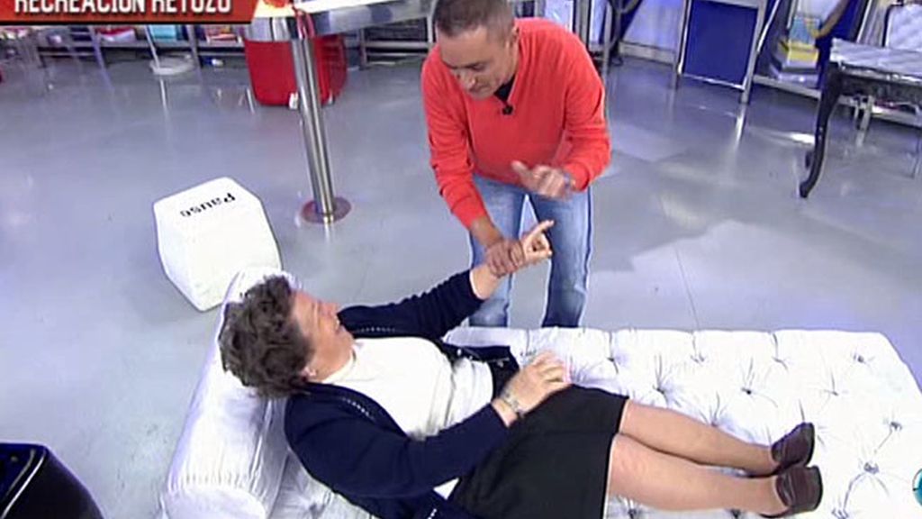 Una recreación entre el colaborador y una señora del público