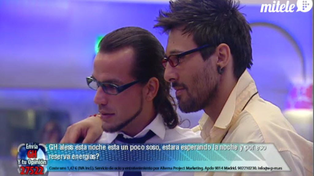 Marta y Cristian, muy juntitos en la fiesta de GH