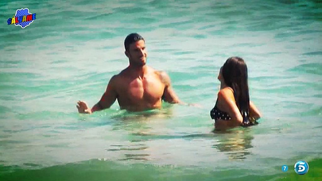 Aitor Ocio disfruta de un día de sol junto a su chica