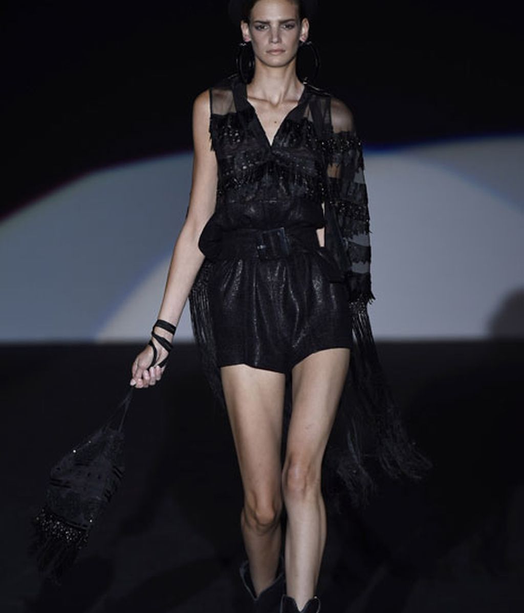 Flecos, plumas y cuero para la mujer más urbana