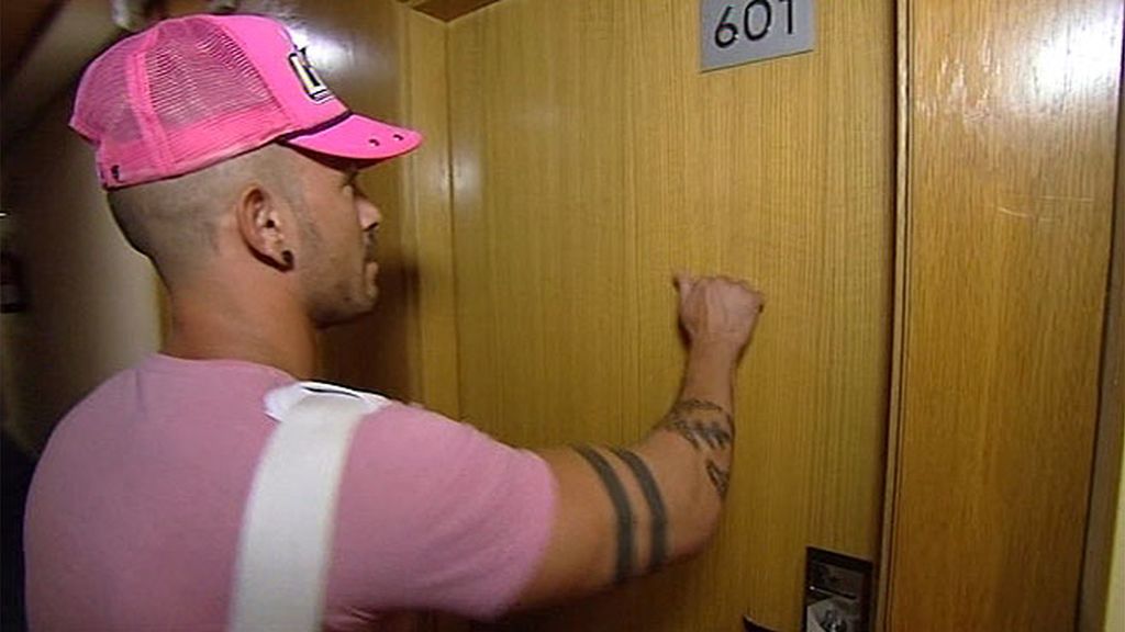 Pedriño, descolocado ante el retorno de Manu, cree vivir una película