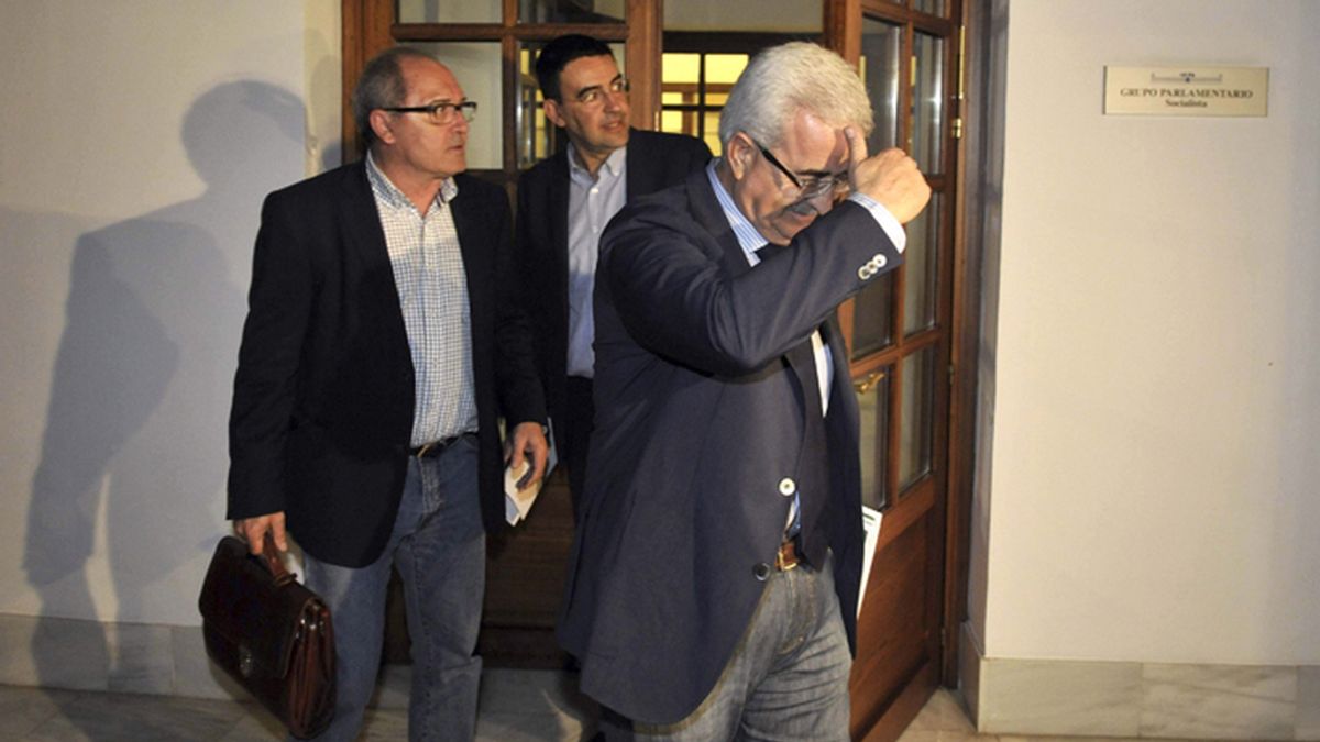 PSOE E IU siguen sin llegar a un acuerdo para evitar la ruptura del pacto