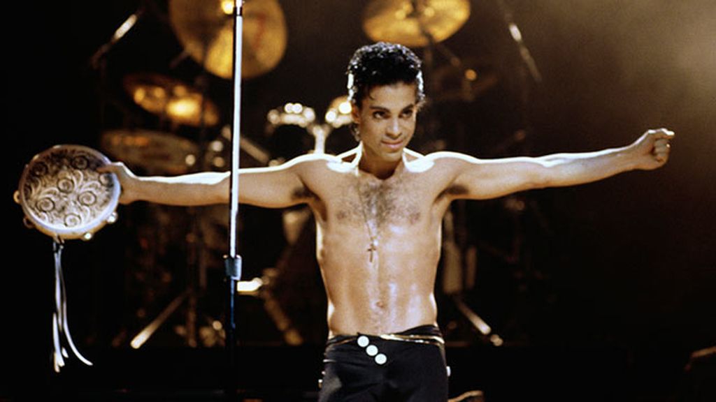 Looks que hicieron de Prince el rey del estilo