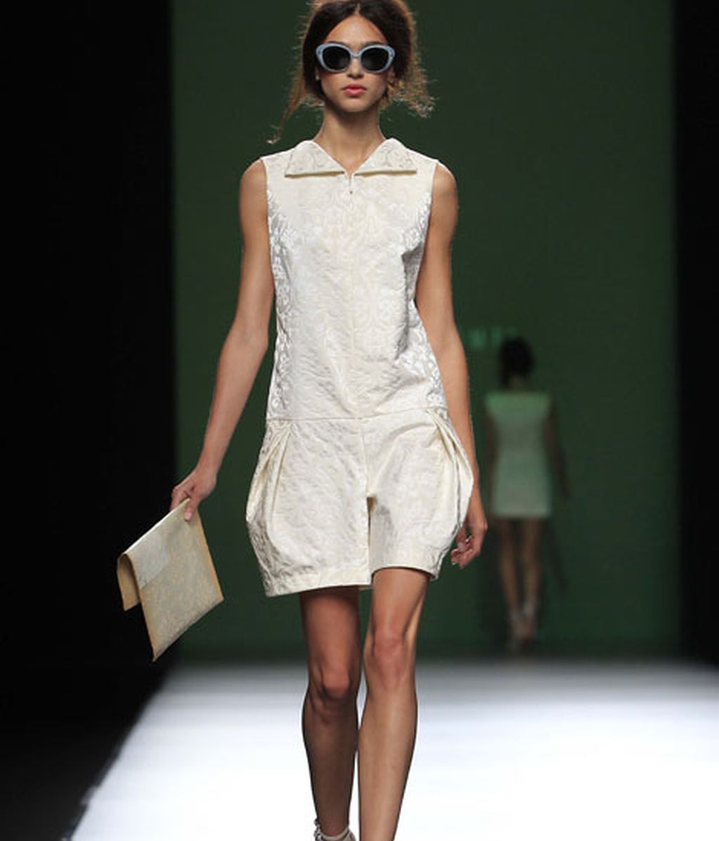 Blancos, crudos y amarillos se imponen en la pasarela