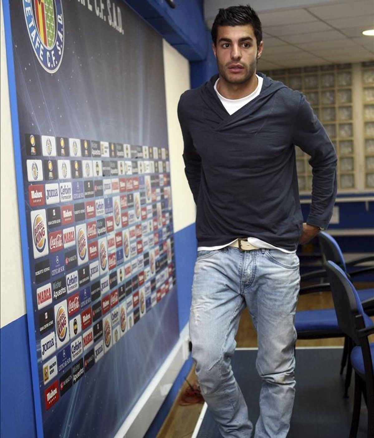 Miguel Torres, defensa del Getafe, tras la rueda de prensa que ofreció hoy en el Coliseum Alfonso Pérez previa al partido de Liga que disputará su equipo el sábado ante la Real Sociedad. EFE