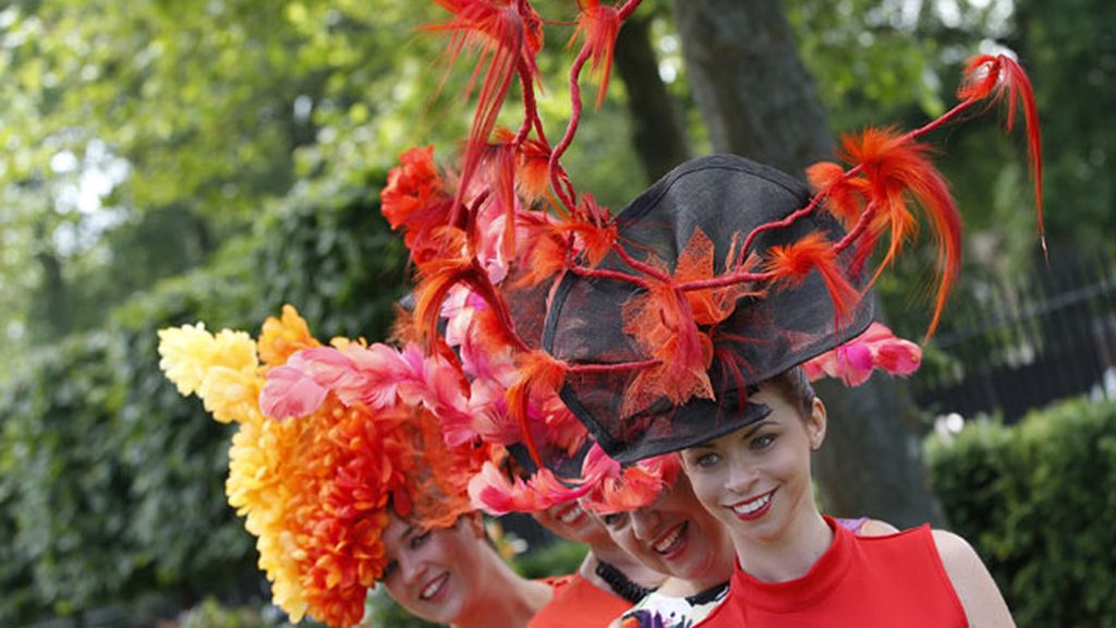 Los sombreros imposibles que lucen las famosas en Ascot