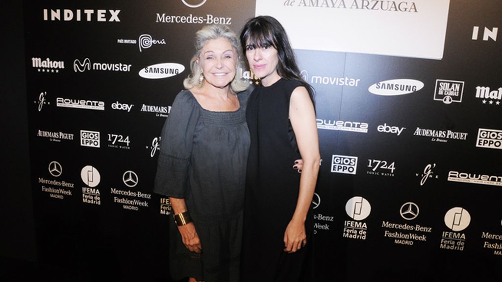 Beatriz de Orleans junto a Amaya Arzuaga en el kissing room