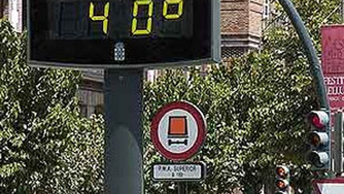 El termómetro se mantiene este domingo al rojo vivo en casi toda España. Foto: EFE.