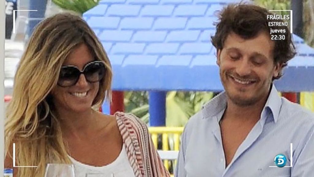 Natalia Álvarez y Juan Peña, romántico paseo por Ibiza