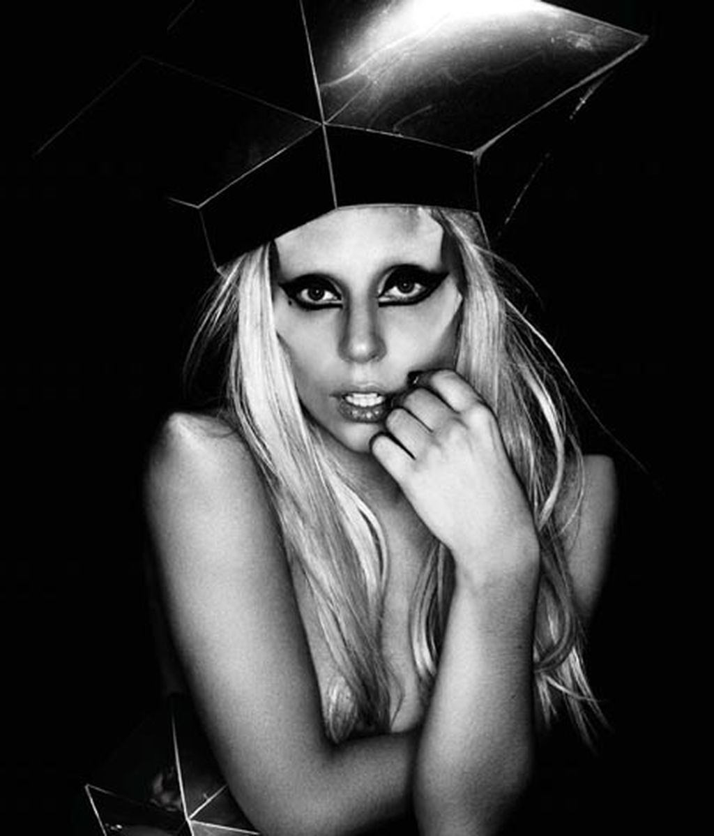 Lady Gaga vuelve a lucir trasero