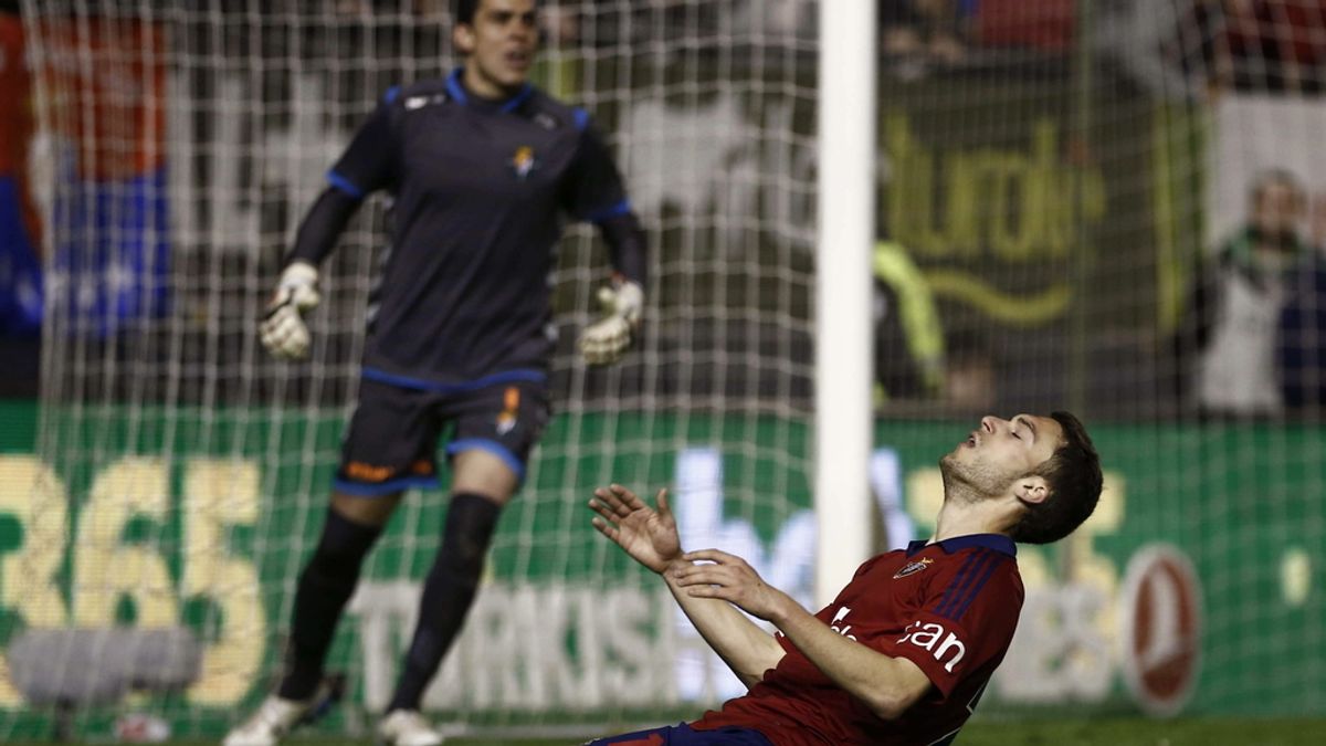 El jugador de Osasuna Roberto Torres se lamenta tras una ocasión fallada ante el Real Valladolid