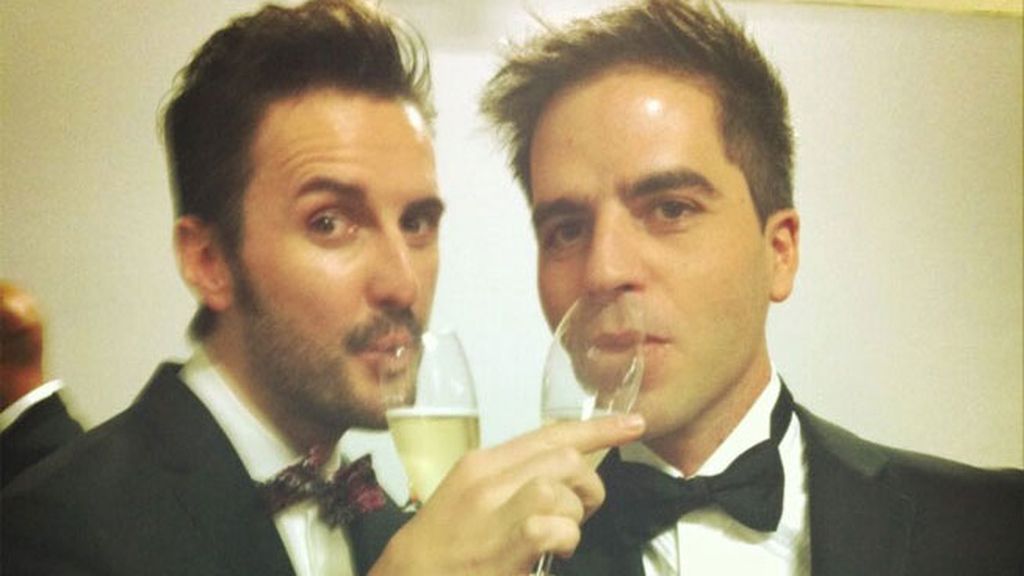 Julián López y Ernesto Sevilla, brindando por el cine español