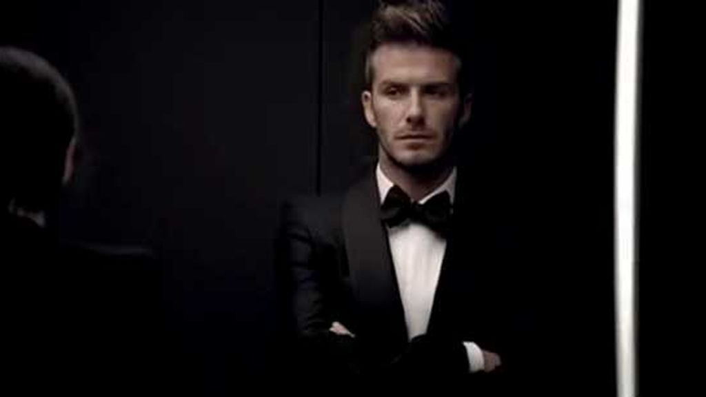 David y Victoria Beckham, beso apasionado en un ascensor