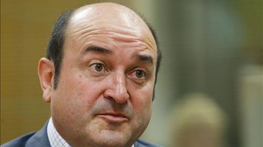 El presidente del PNV de Vizcaya, Andoni Ortuzar, en una entrevista concedida a EFE, ha opinado que no ve posibilidades de pacto entre su partido y el PP a medio plazo porque "Rajoy todavía no ha hecho la verdadera transición del aznarato". EFE El presidente del PNV de Vizcaya, Andoni Ortuzar, en una entrevista concedida a EFE, ha opinado que no ve posibilidades de pacto entre su partido y el PP a medio plazo porque "Rajoy todavía no ha hecho la verdadera transición del aznarato". EFE
