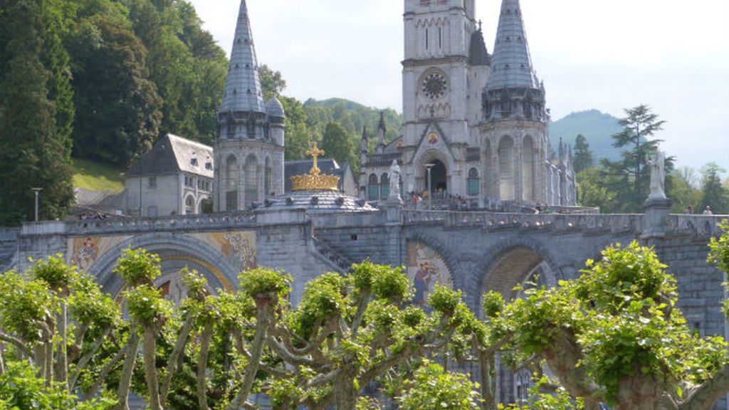 lourdes. cae tarde