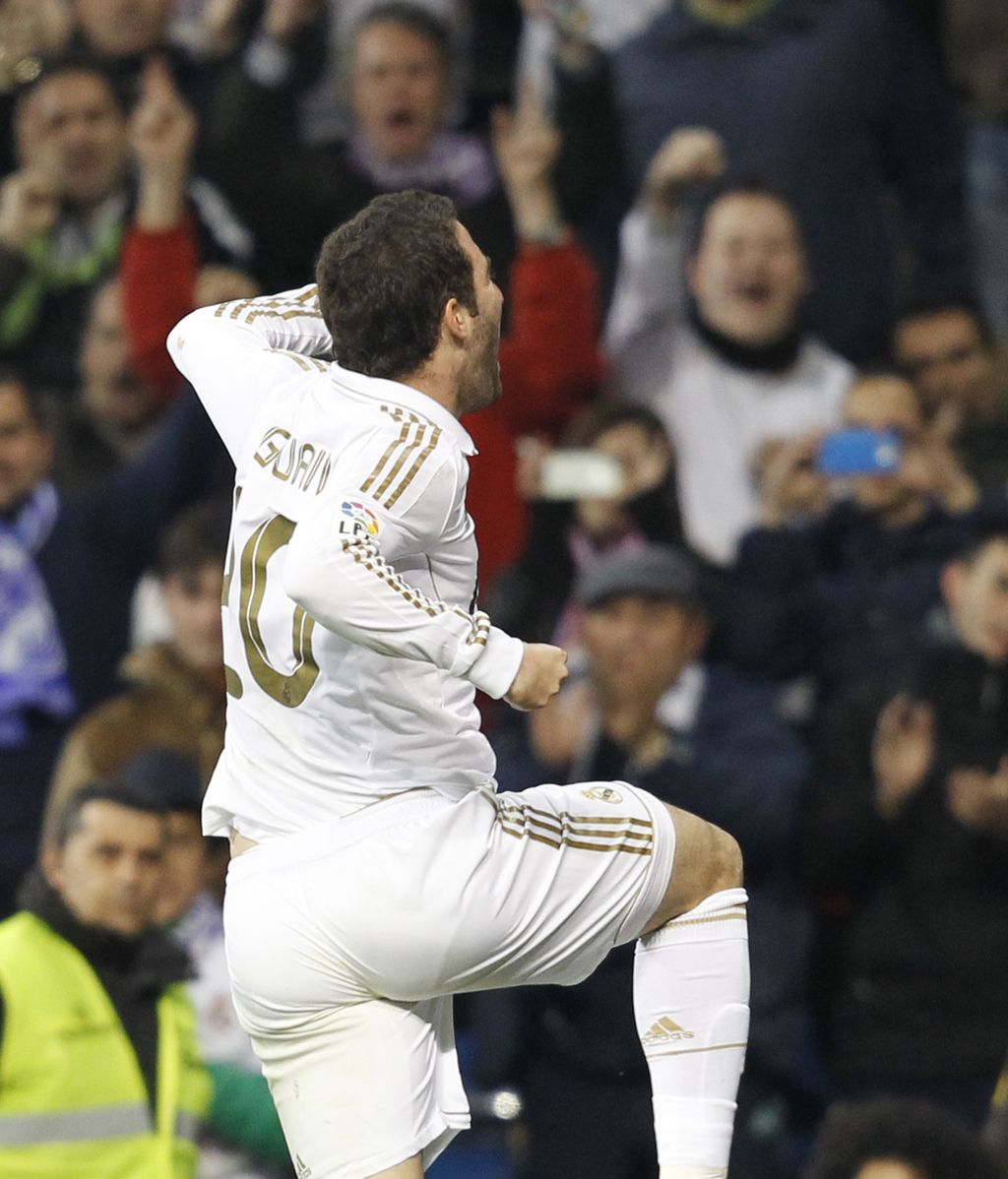 Gonzalo Higuaín celebra uno de los tantos conseguidos ante el Espanyol en el Santiago Bernabéu