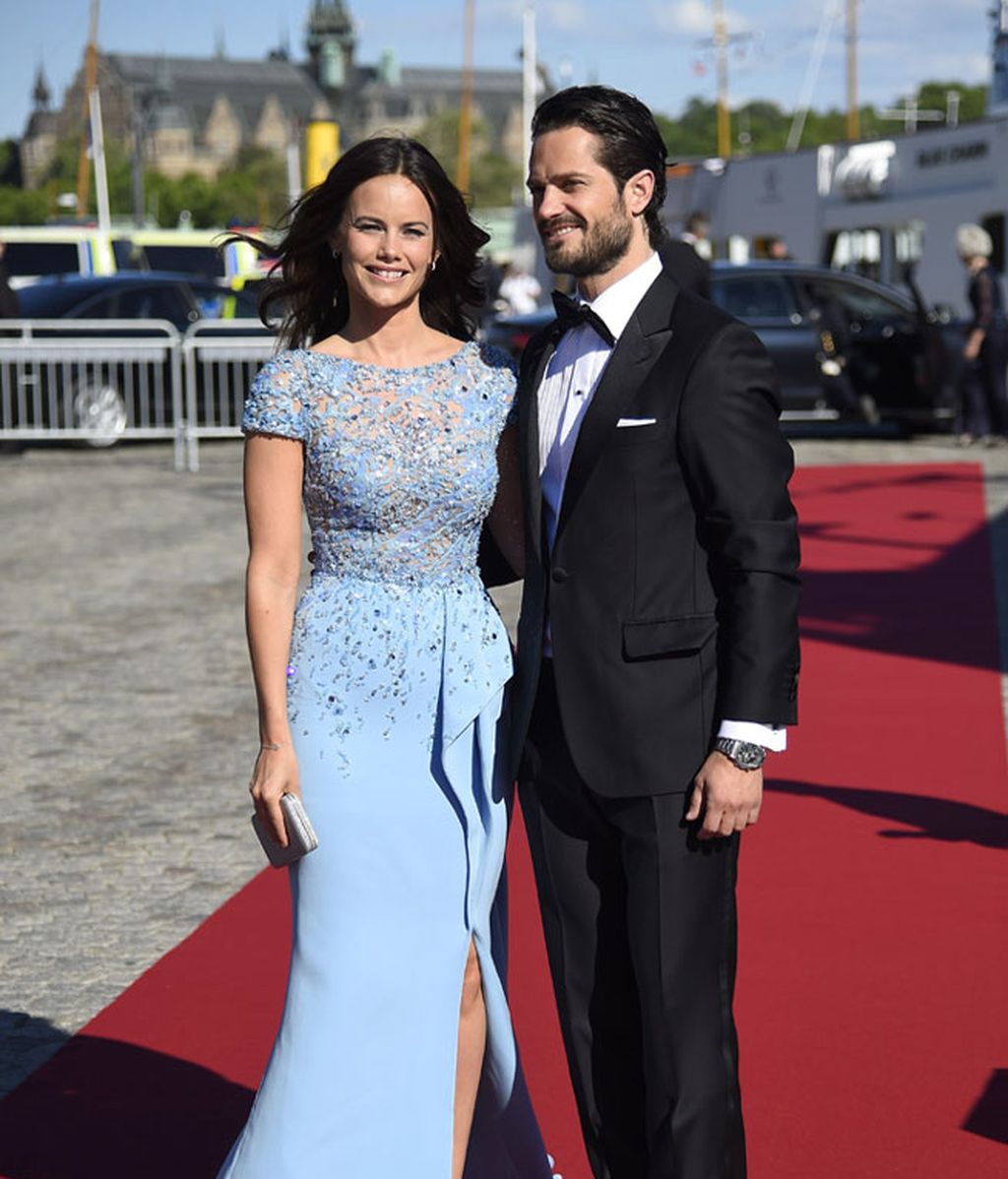 El príncipe Carlos Felipe y Sofia Hellqvist despiden su soltería con una cena de gala