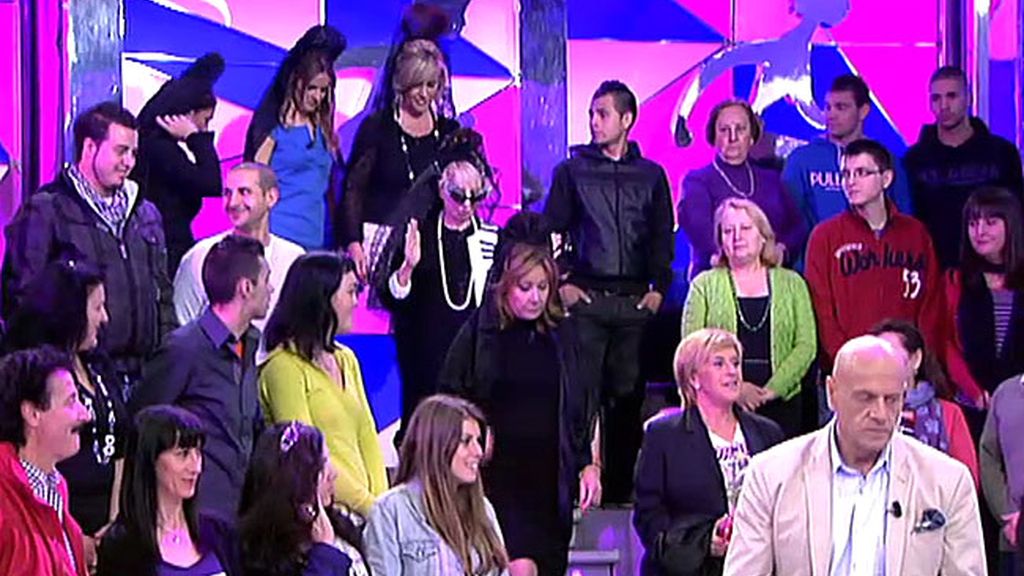 Los colaboradores celebran el Viernes Santo