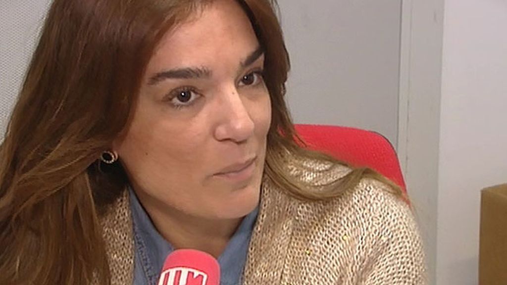 La colaboradora de 'Sálvame' se emociona durante la terapia de grupo