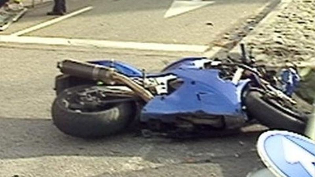 Una moto en un accidente. EFE/Archivo