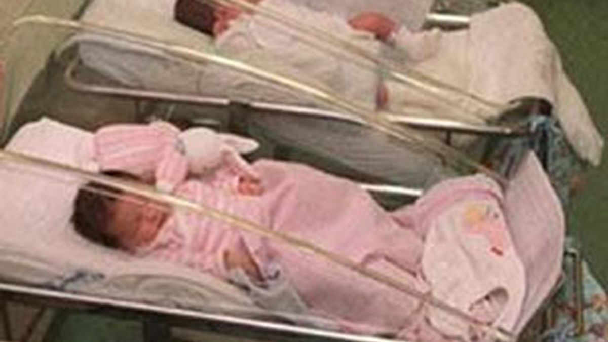 Muere un bebé en el hospital de Ferrol por un error médico. Vídeo: Informativos Telecinco