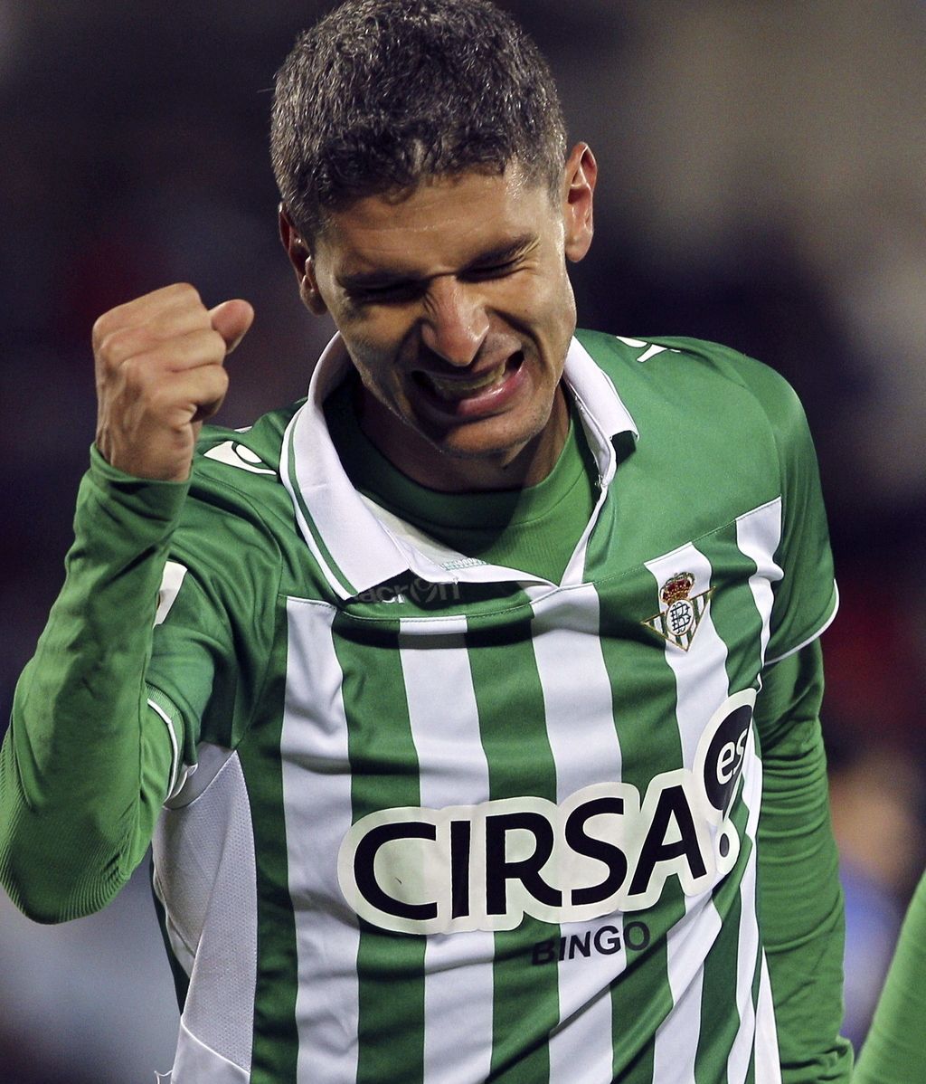 El delantero del Betis, Salvador Sevilla, celebra el cuarto gol del equipo verdiblanco ante el Getafe