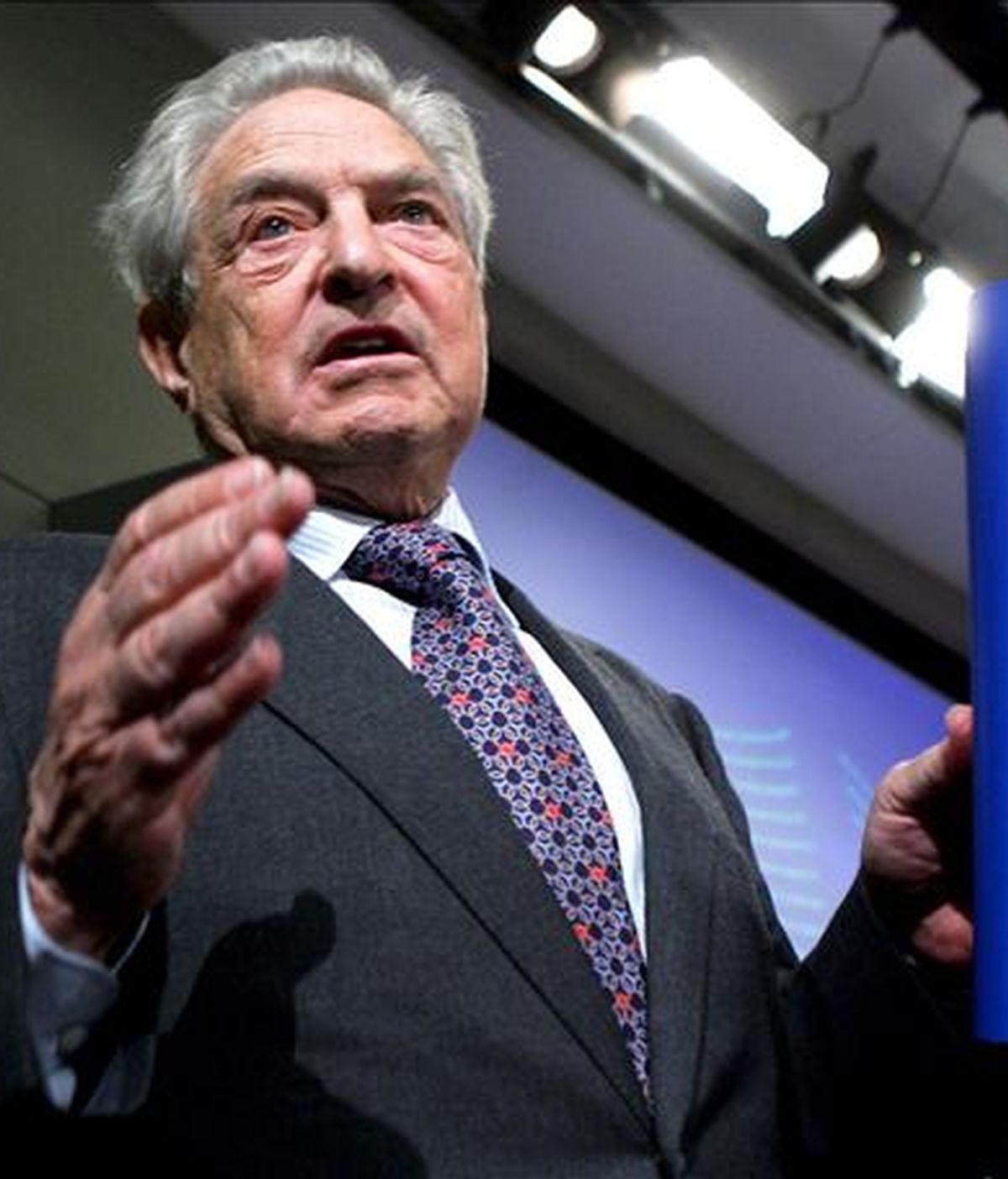 "El miedo a que se dispare la inflación forzará a la Reserva Federal a subir los tipos, lo que reprimirá el crecimiento y llevará a la estanflación", aventuró hoy el multimillonario inversor George Soros. EFE/Archivo