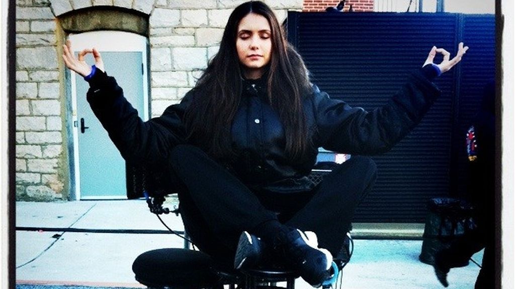 Nina Dobrev en el set de rodaje