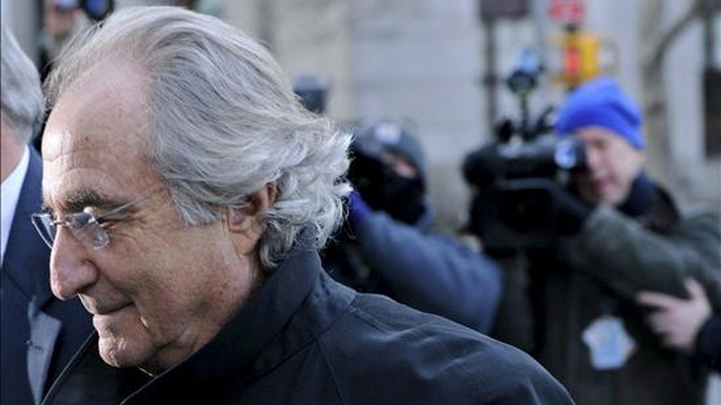 Este listado ha sido elaborado por AlixPartners, una firma con sede en Dallas (Texas), por encargo de Irving Picard, administrador legal de los bienes vinculados a Madoff (en la imagen), con el propósito de saber entre quiénes habrá que repartir el dinero que se puede recuperar. EFE/Archivo Este listado ha sido elaborado por AlixPartners, una firma con sede en Dallas (Texas), por encargo de Irving Picard, administrador legal de los bienes vinculados a Madoff (en la imagen), con el propósito de saber entre quiénes habrá que repartir el dinero que se puede recuperar. EFE/Archivo