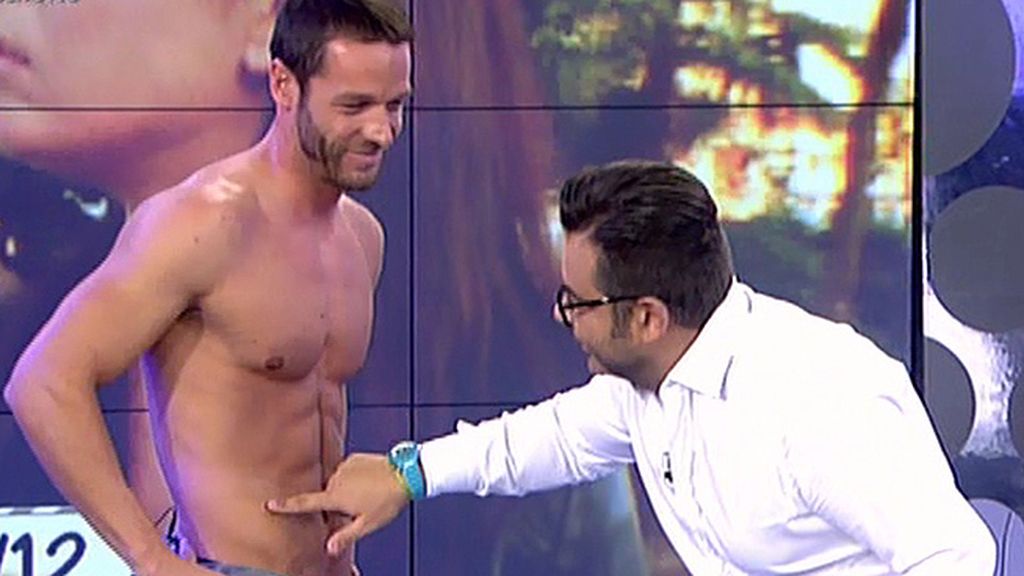 A petición popular, el extronista de 'Mujeres y hombres' presume de abdominales