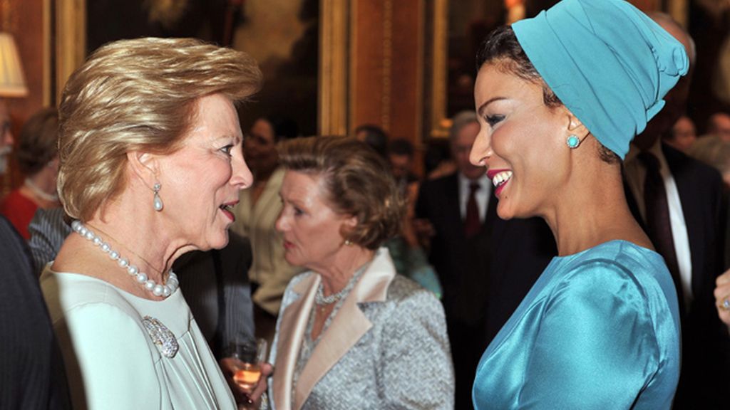 La reina Ana María de Grecia y la jequesa de Qatar, Sheikha Moza