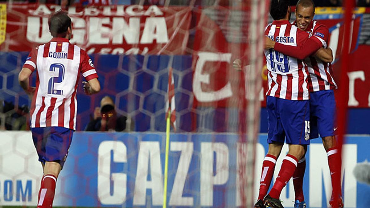 El Atlético celebra el gol de Miranda