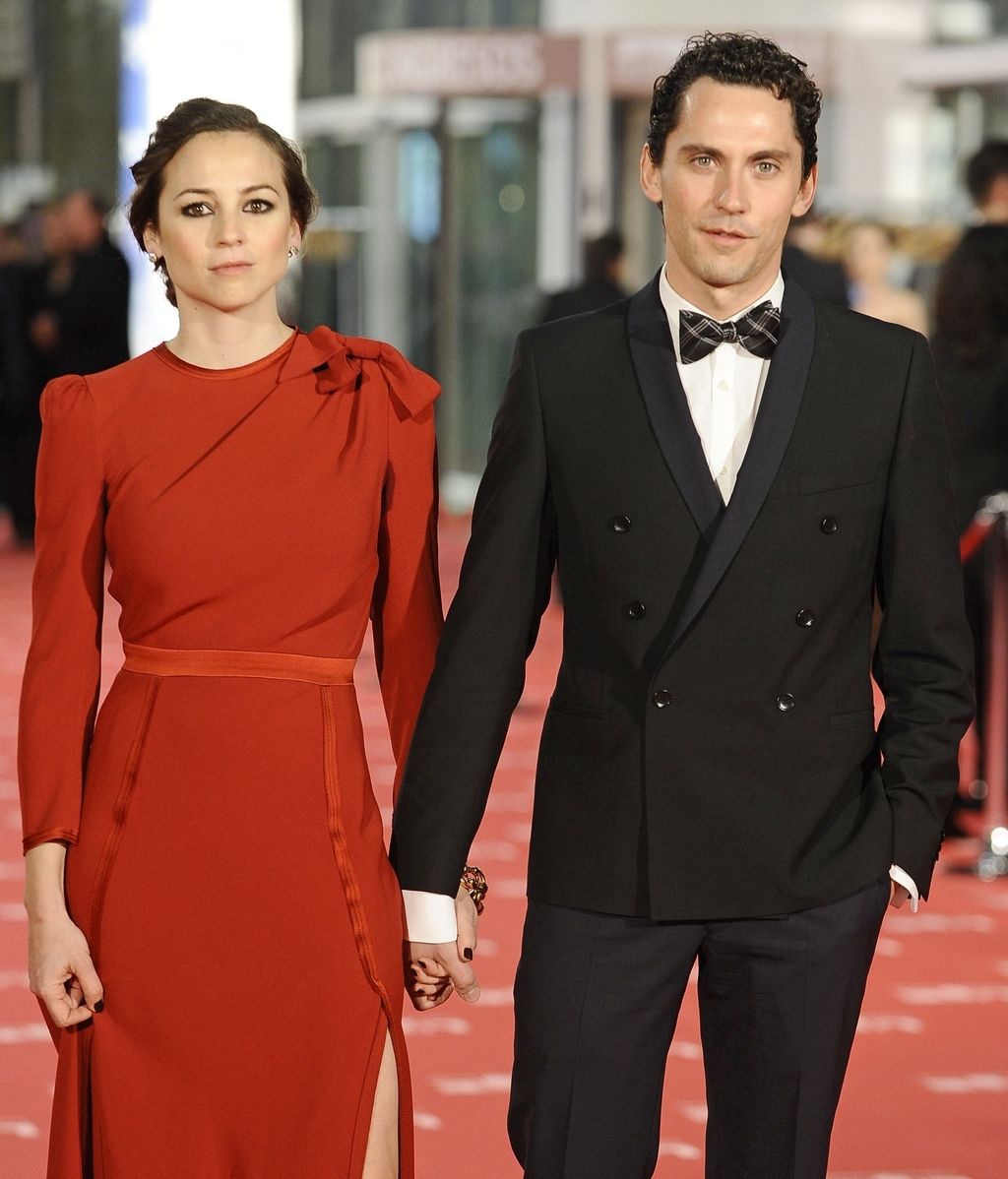 La actriz y cantante Leonor Watling junto con el actor Paco León