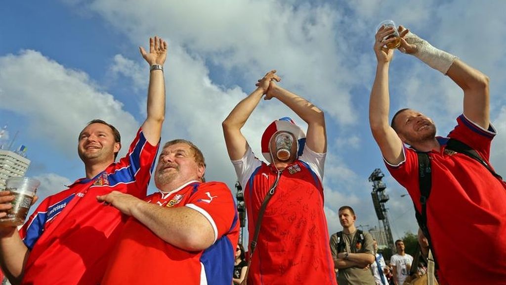 Esperanza checa y portuguesa por estar en "semis"
