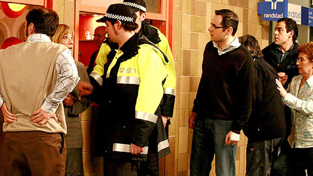 Un teléfono, un puticlub y una humedad terrible