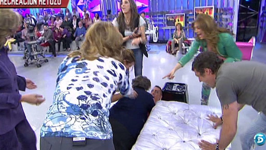Una recreación entre el colaborador y una señora del público