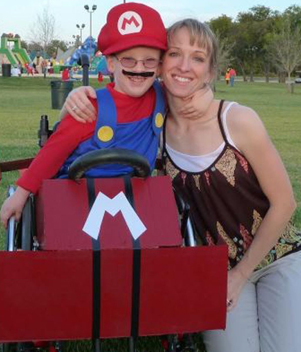 Los originales disfraces de un niño en silla de ruedas