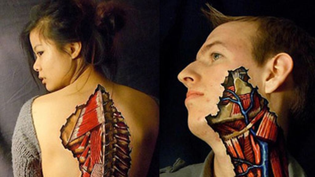 La yugular más visible que nunca y una columna vertebral a todo color