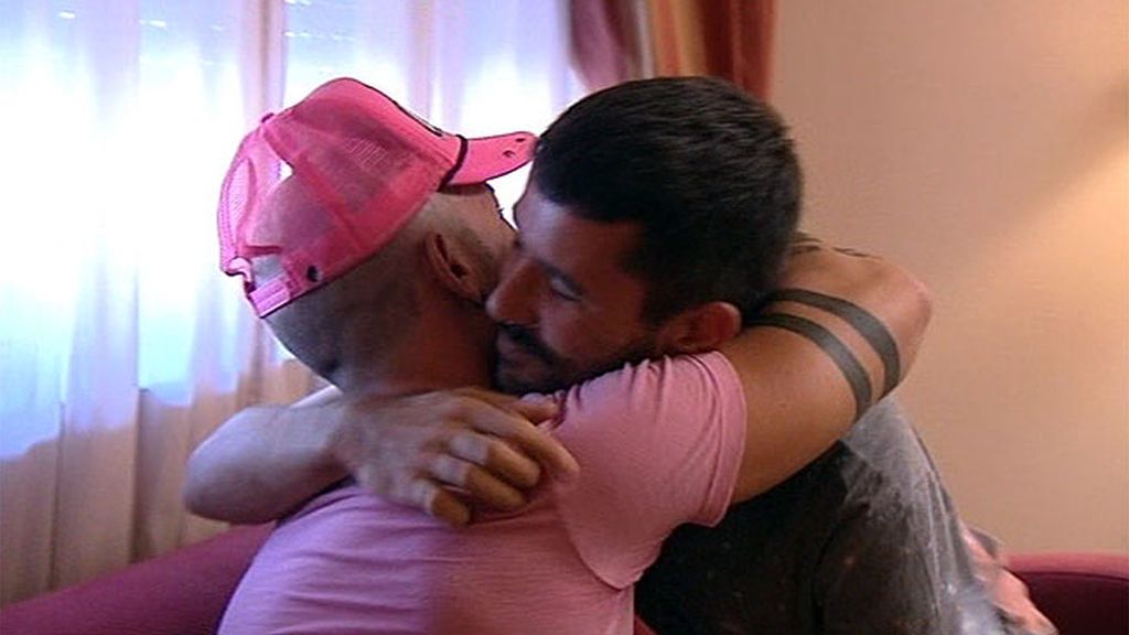 Pedriño, descolocado ante el retorno de Manu, cree vivir una película