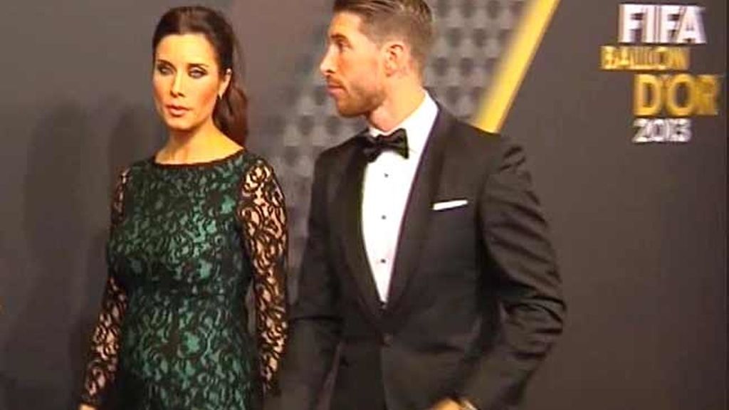 Pilar Rubio y Sergio Ramos, ambos de Carolina Herrera