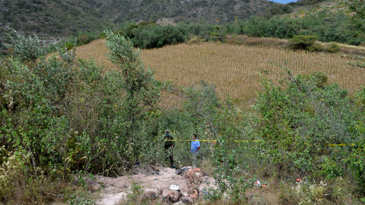 Hallan en Guerrero restos con 10 cadáveres y 11 cabezas humanas en fosas clandestinas