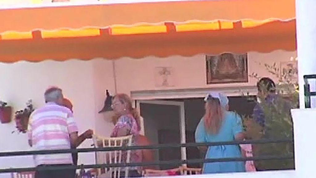 Amador Mohedano reúne a parte de su familia en su casa de Chipiona