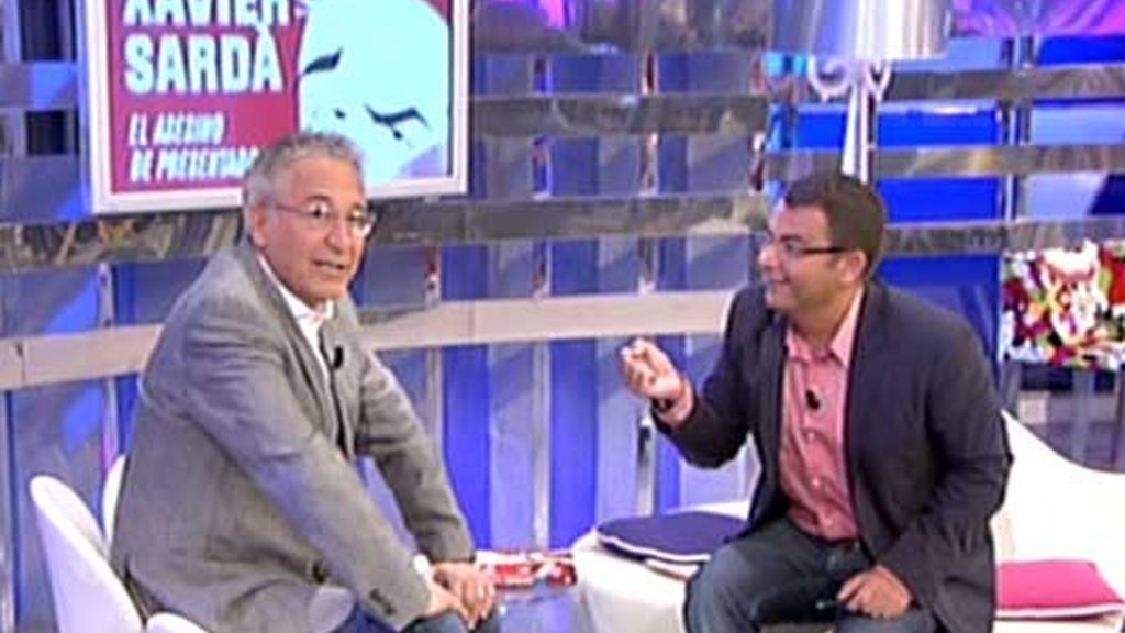 Javier Sardá visita el plató de 'Sálvame'