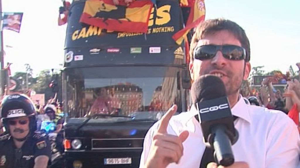 Nacho en el paseo triunfal de los Campeones del Mundo