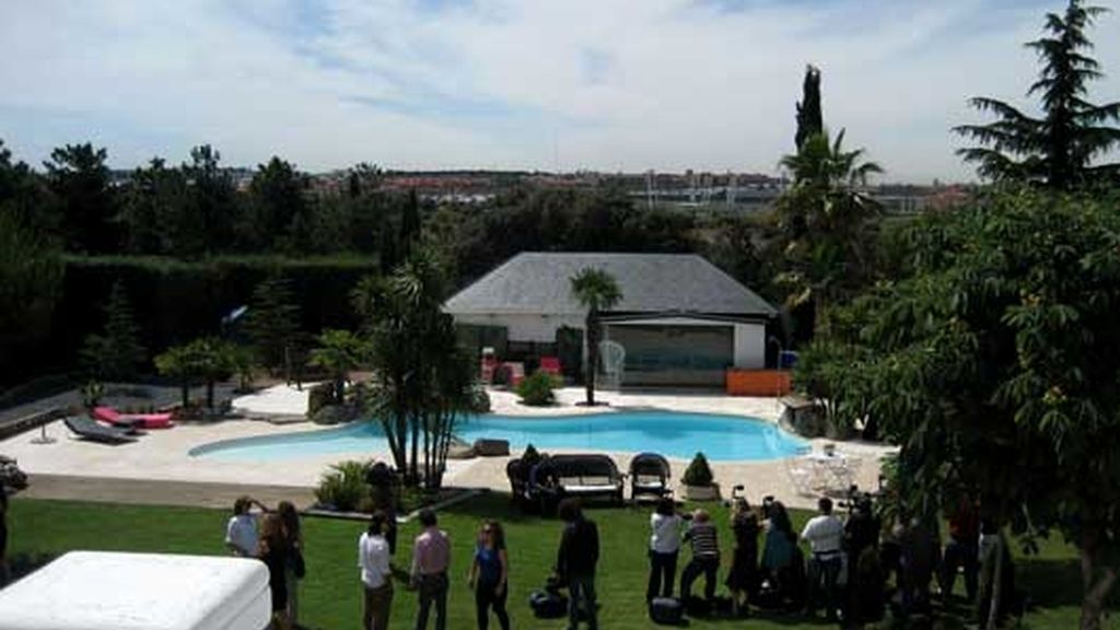 Nos colamos en la mansión de "Sin Tetas no hay Paraíso"