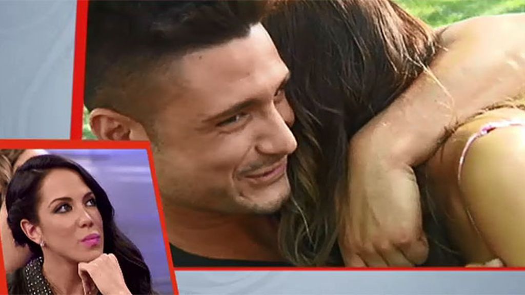 El tronista roba un beso a Steisy