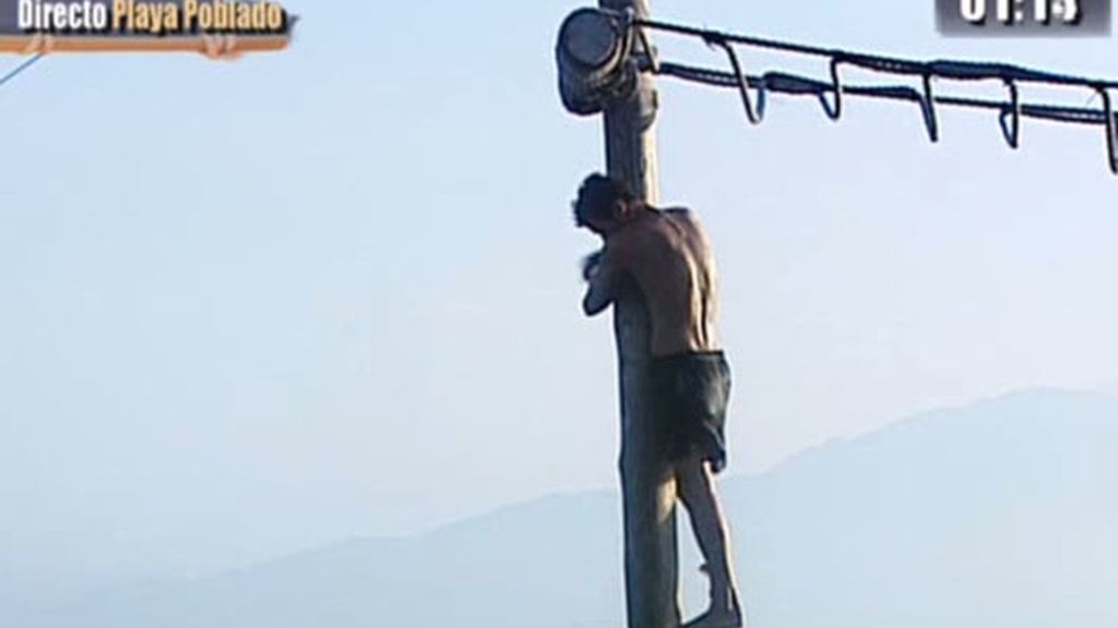 Los concursantes luchan por el fuego
